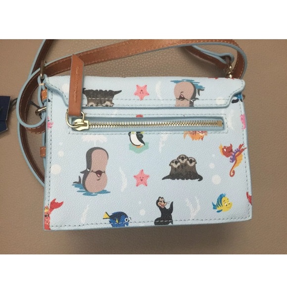 NWT Dooney and Bourke out to sea crossbody - Picture 4 of 7